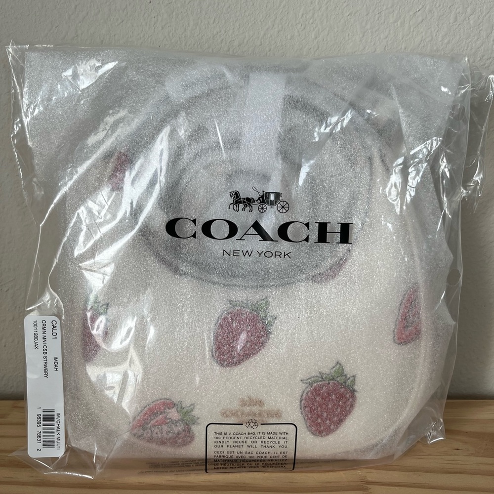✅Coach Carmen Mini Crossbody Bag With Strawberry Printed - Picture 14 of 14